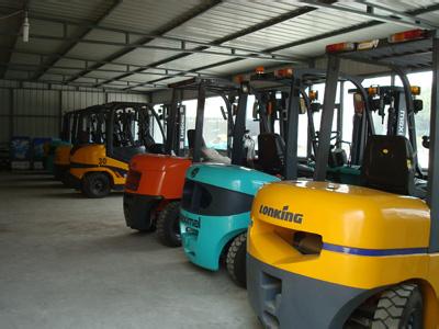 供應(yīng)國(guó)產(chǎn) 進(jìn)口二手叉車(chē),二手電動(dòng)叉車(chē) 包送